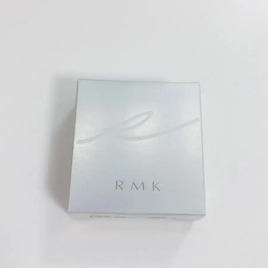 미개봉새상품) RMK - 18호 메탈릭 실버 파우더 아이즈