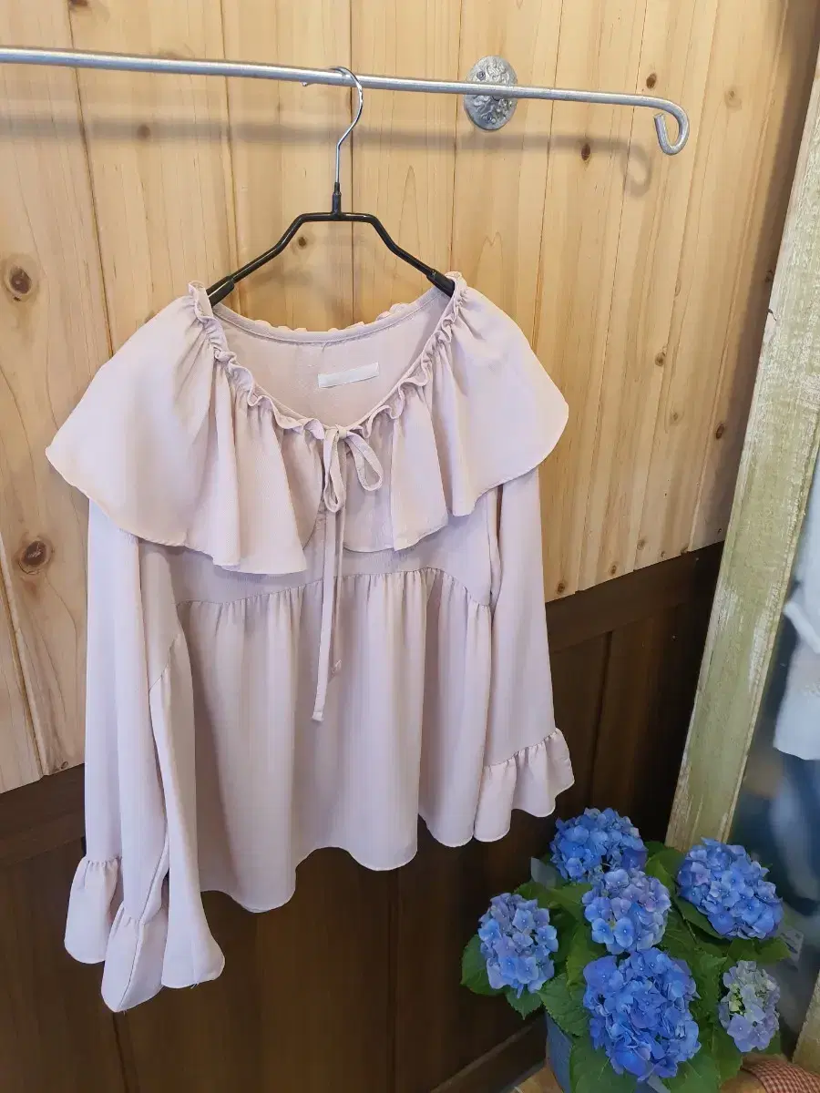 Atelier Cape Frill Blouse Indie Pink Beige FREE