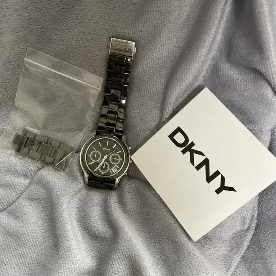 DKNY 여자시계