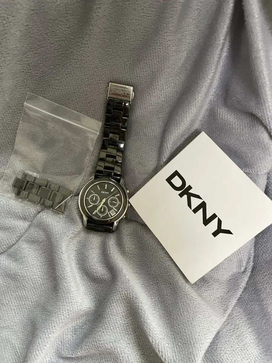 DKNY 여자시계