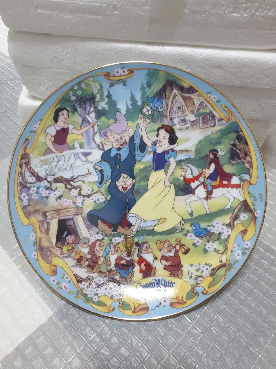 Disney Snow White Music Box Plate