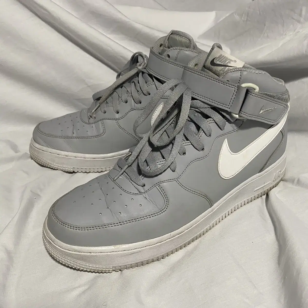 NIKE Air Force 1 Mid Sz 11(290)