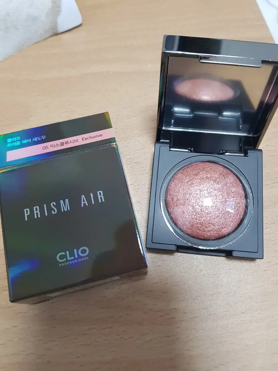 CLIO Pearl Shadow