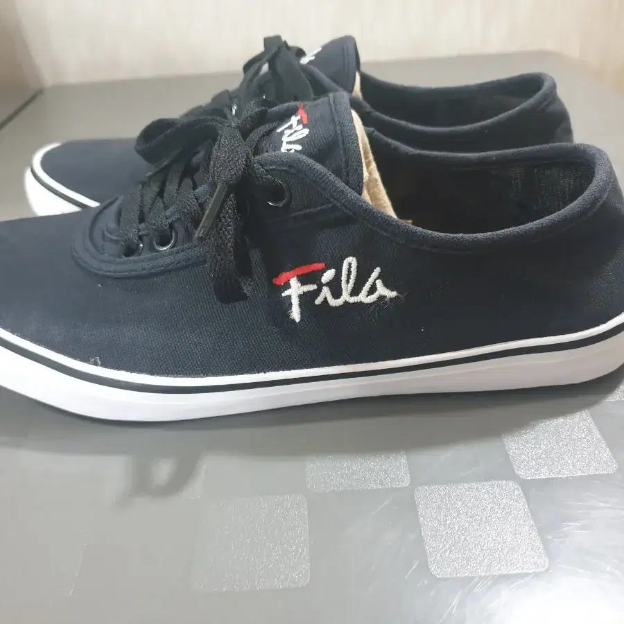 FILA 블랙 단화 스니커즈 240