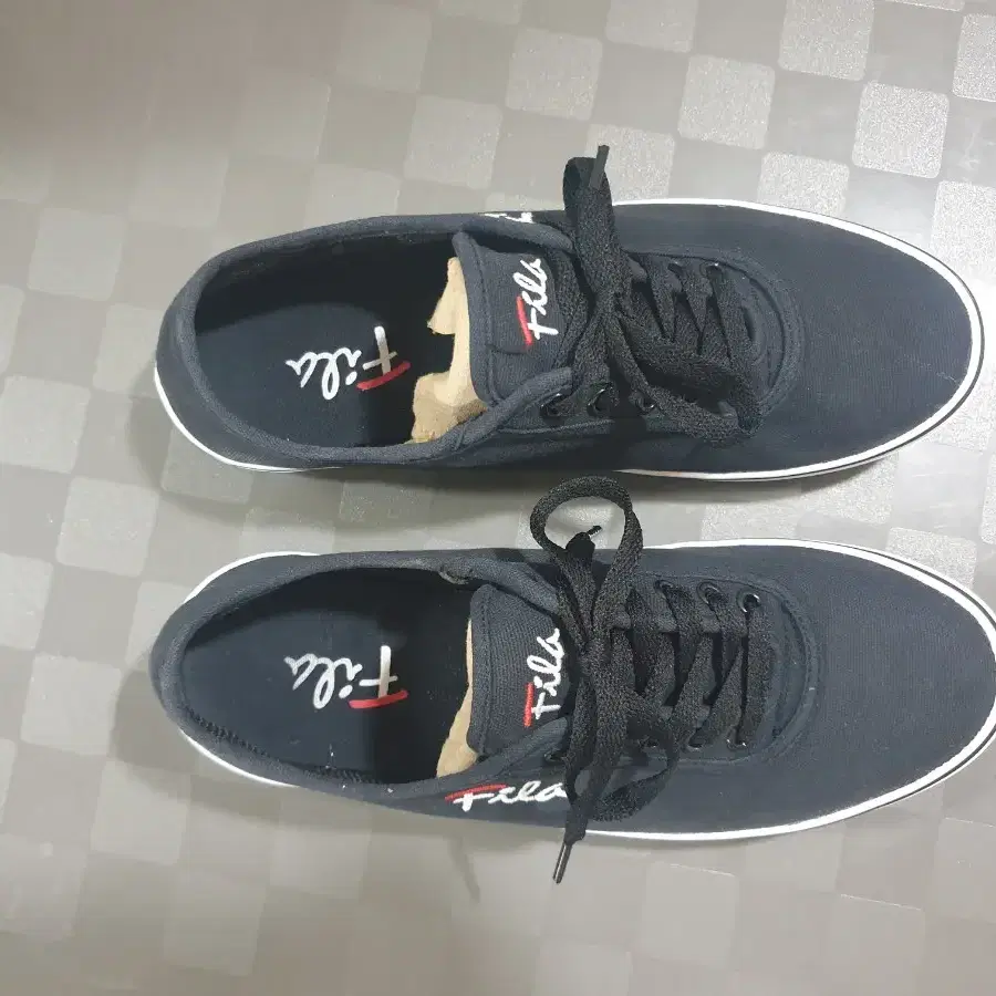 FILA 블랙 단화 스니커즈 240