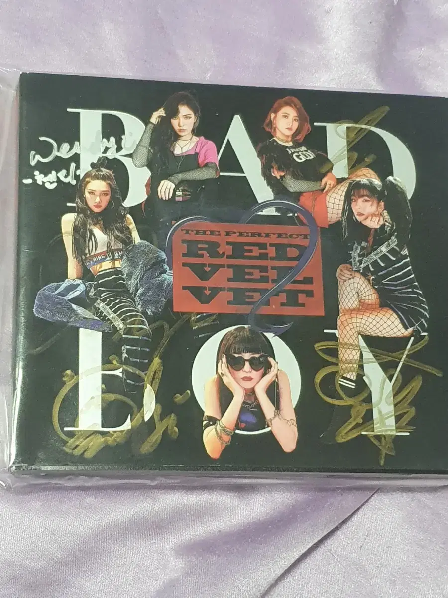 Red Velvet Autographed Record Vahn Vials