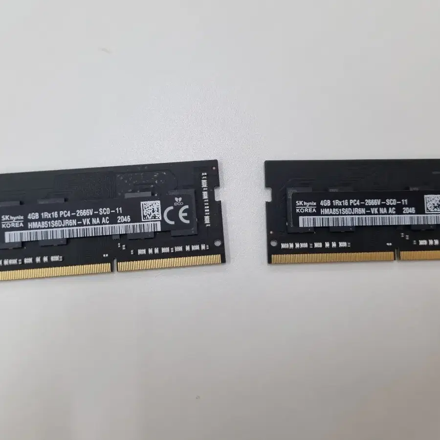 PC4-2666V 4G RAM 2개 판매합니다.