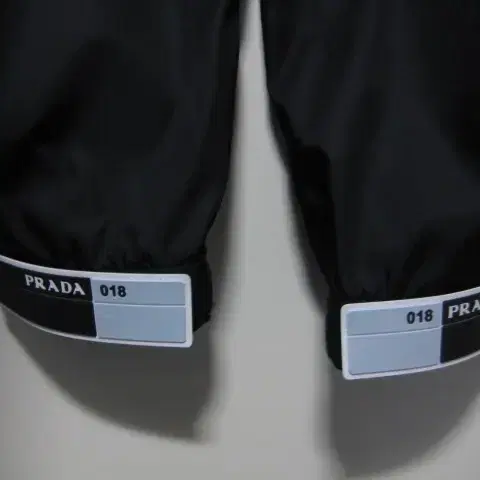 (50) 프라다 PRADA / 나일론 개버딘 조거