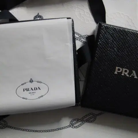 프라다 PRADA / 트라이앵글 삼각로고 브로치