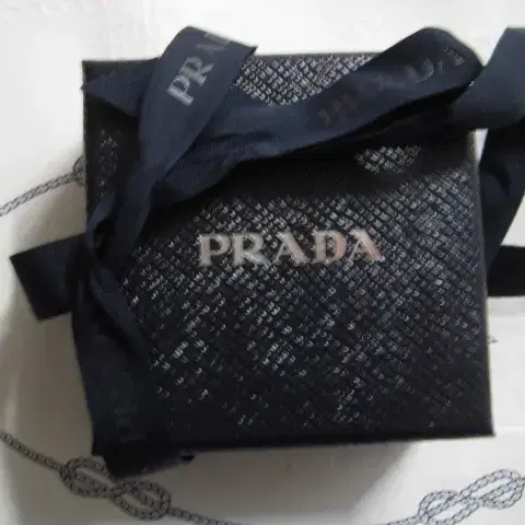 프라다 PRADA / 트라이앵글 삼각로고 브로치