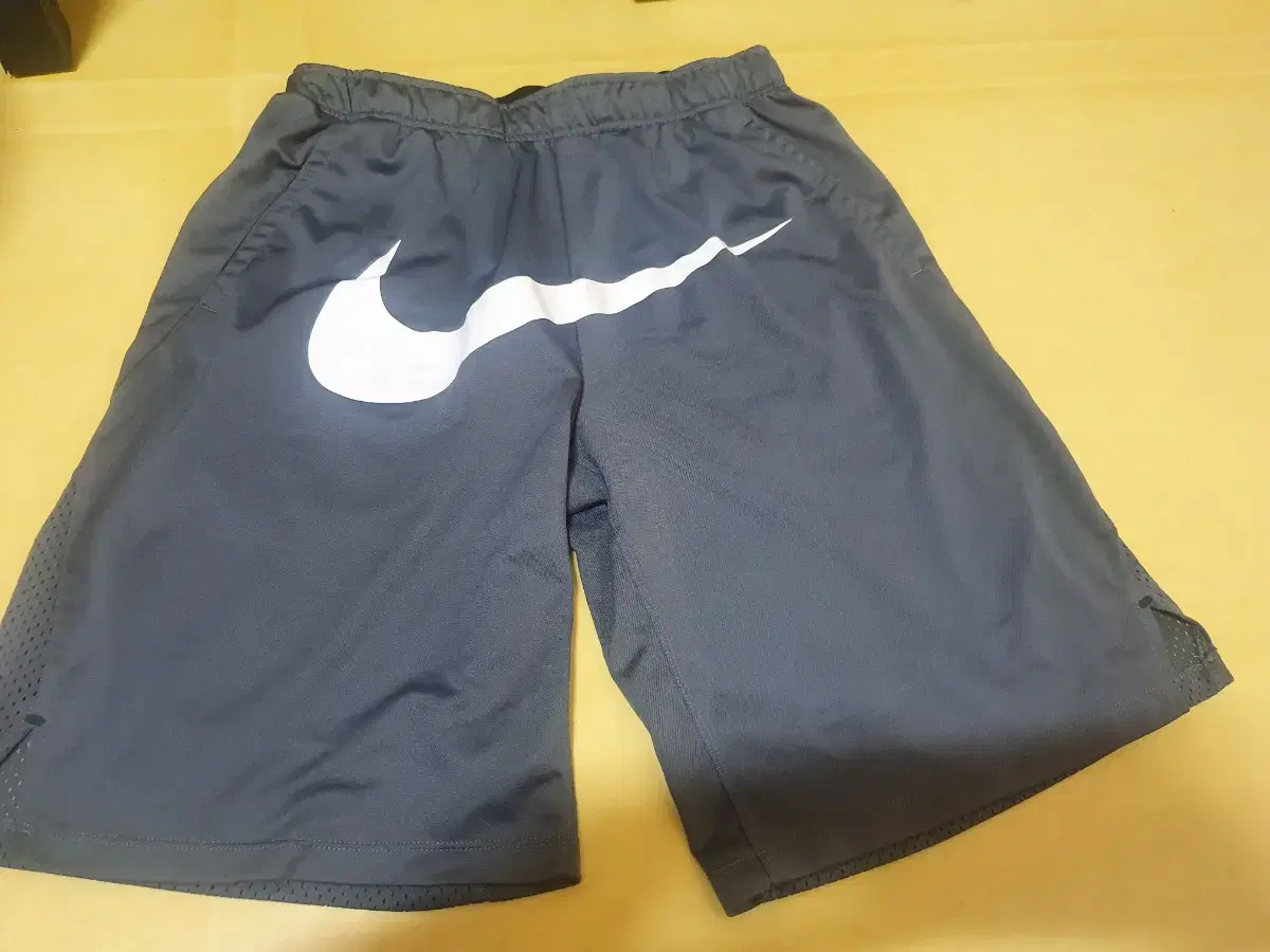 Nike Bixousi vahn sells