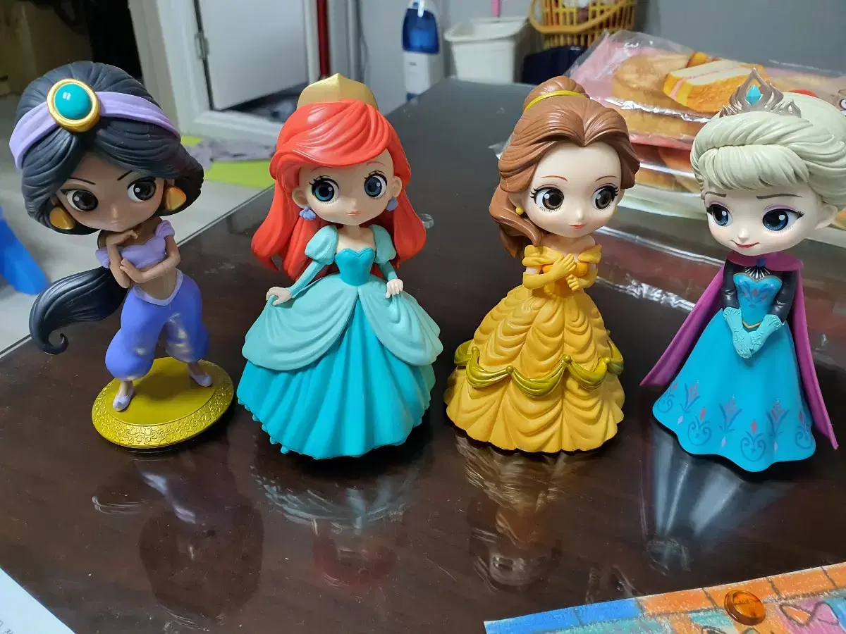 Lower prices due to moving) 4 Disney Princesses.