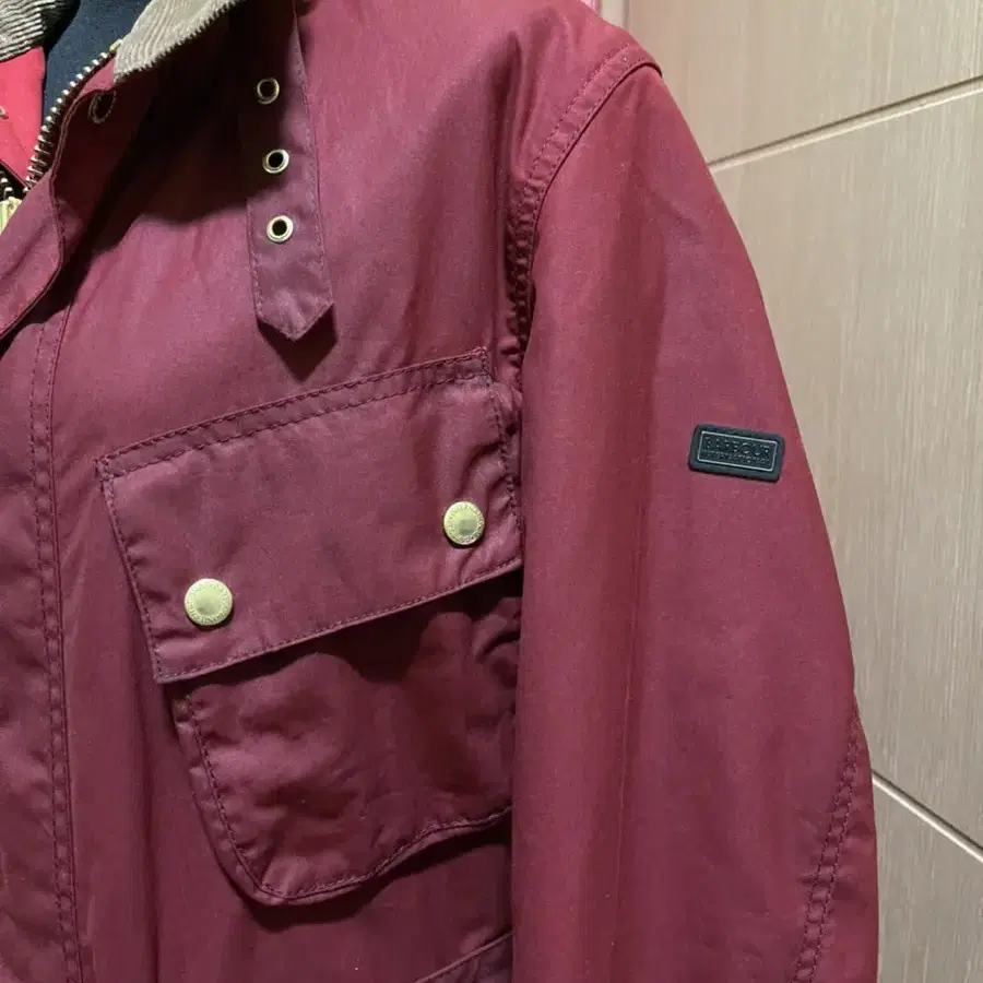 Barbour 바버 인터내셔널 라이트웨이트 게이징 왁스자켓