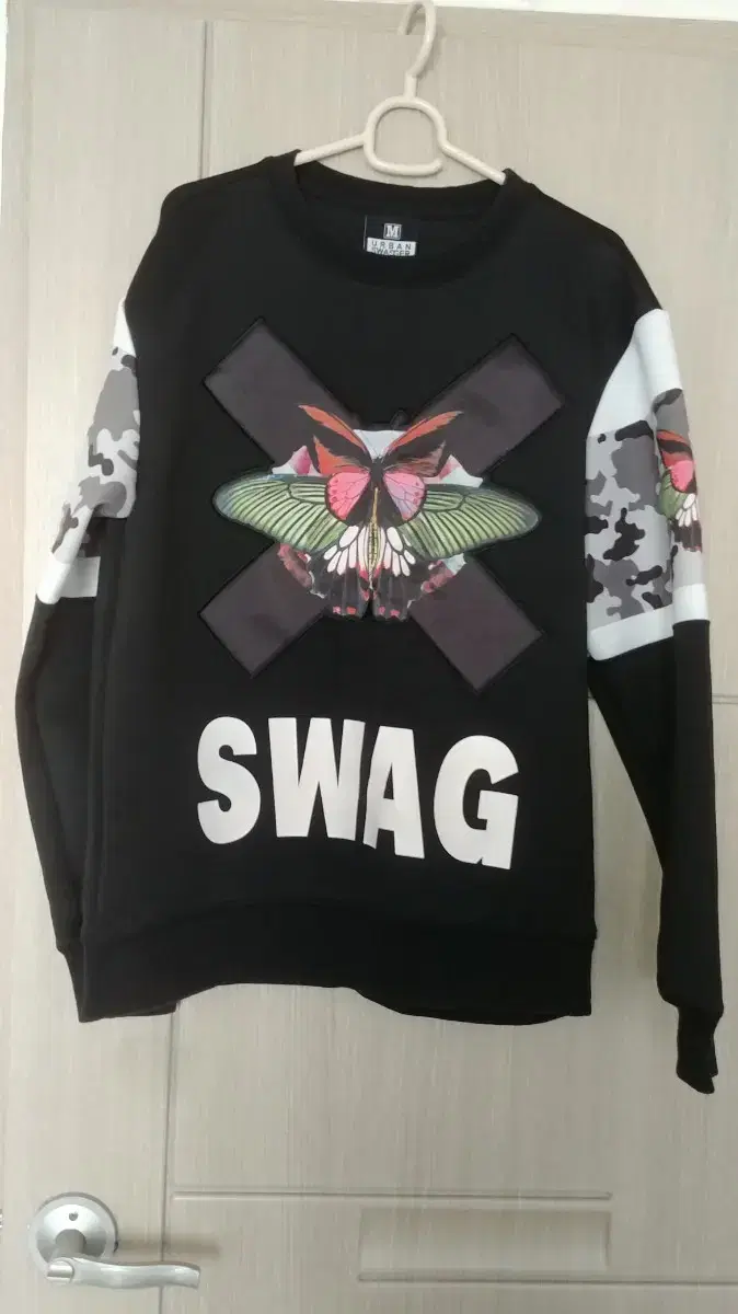 Men's and Women's Long Sleeve Butterfly T-Shirt Size M