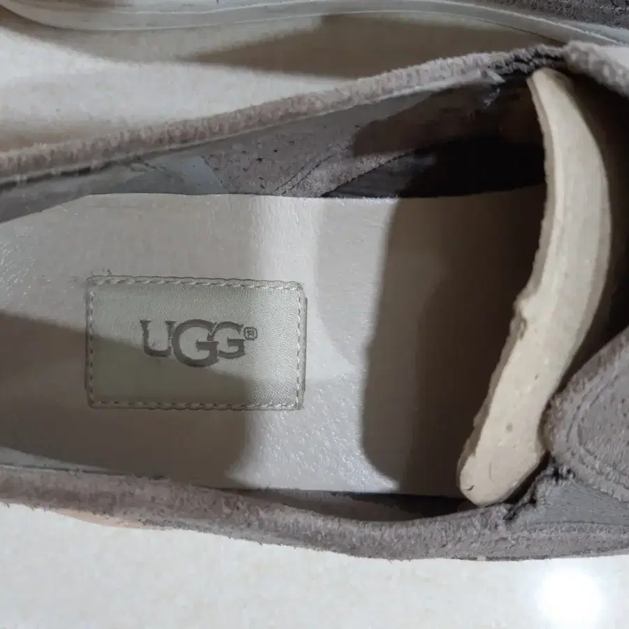 ugg 스니커즈 250