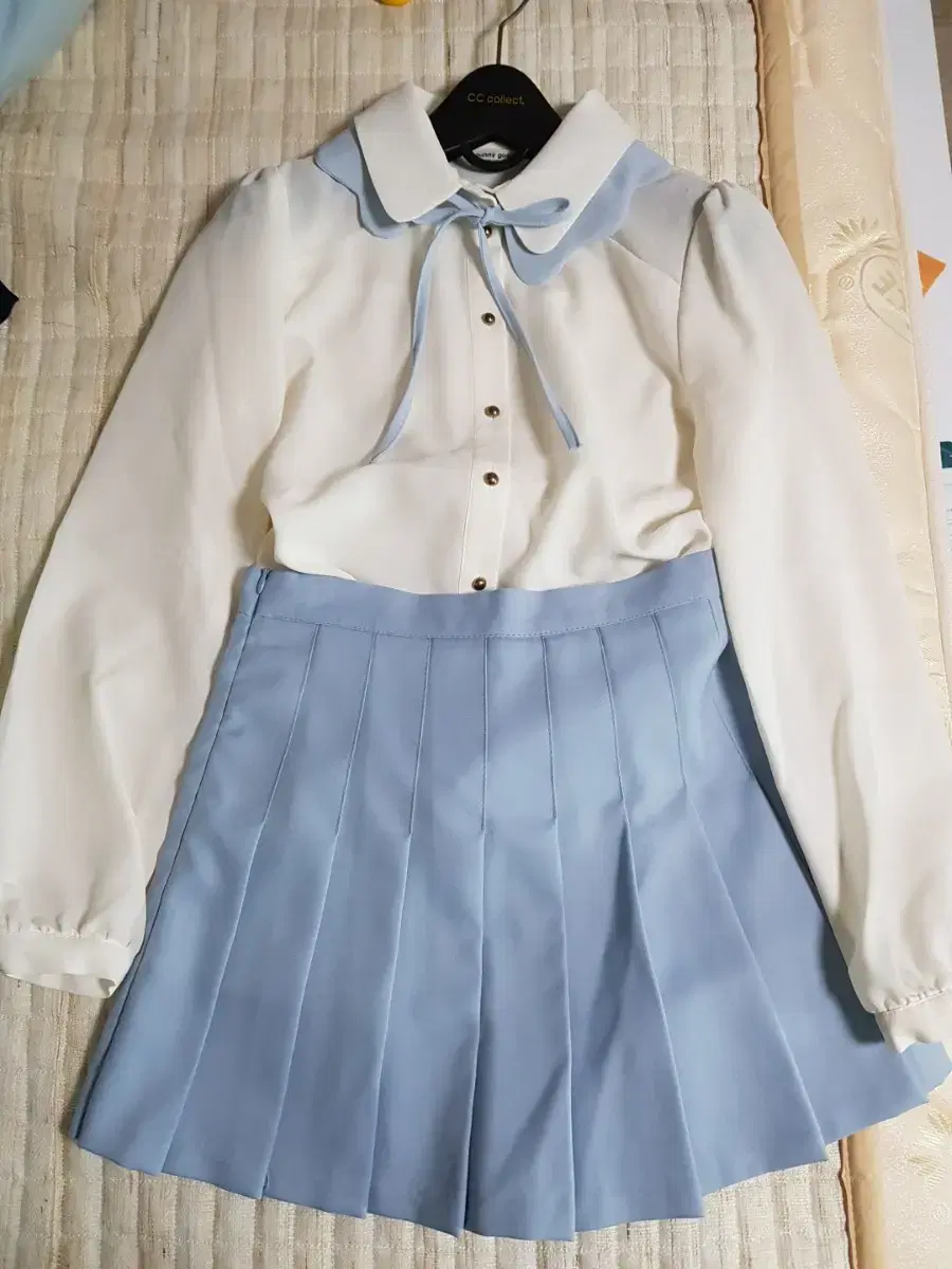 Pretty haneul blouse-skirt set