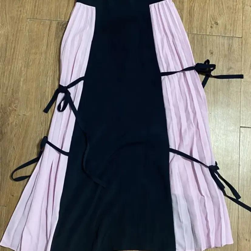 mgmg studio pleats ribbon skirt 플리츠 스커트