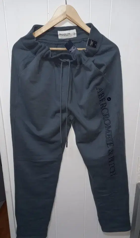 새상품 에버크롬비추리닝. Abercrombie Jogger.