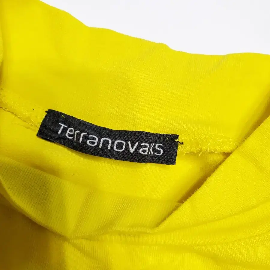 Terranova 크롭 나시 (새상품)