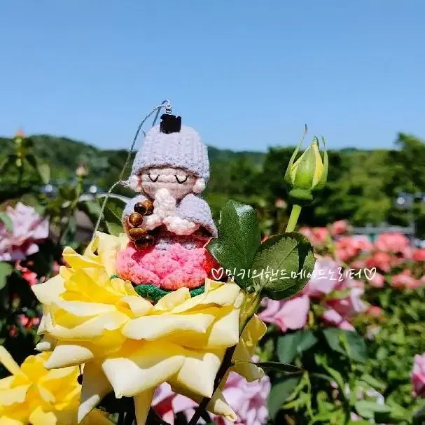 연꽃동자승 뜨개인형(룸미러용)