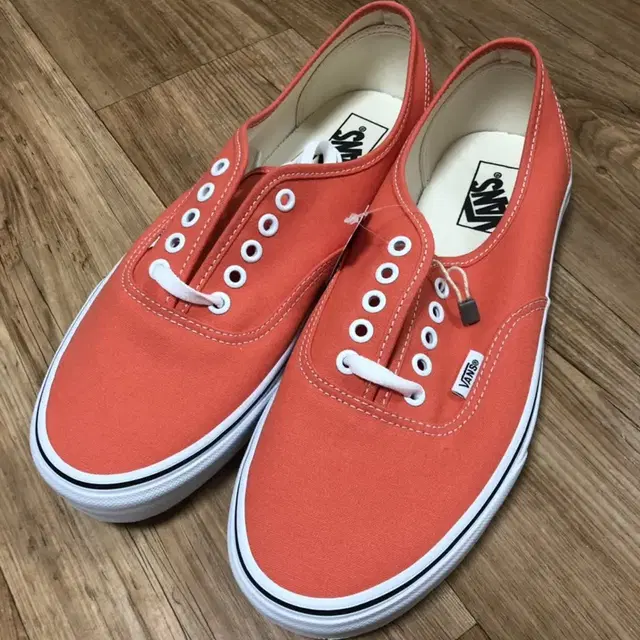 반스 vans 코랄색 어센틱 팝니다. 280새상품