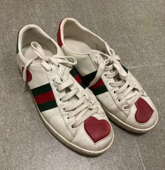 Genuine Gucci sneakers (235-340)