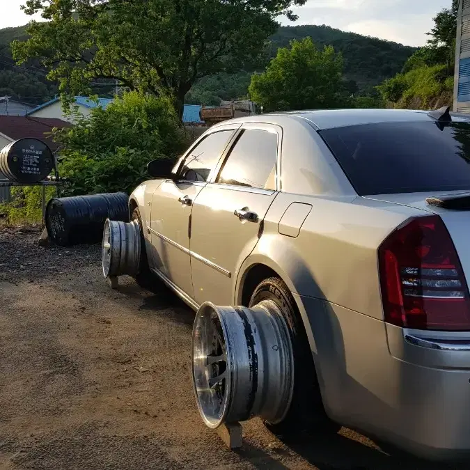 300c