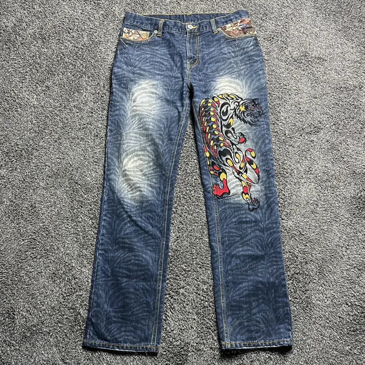 NAMITATSU Tiger Embroidered Denim Pants