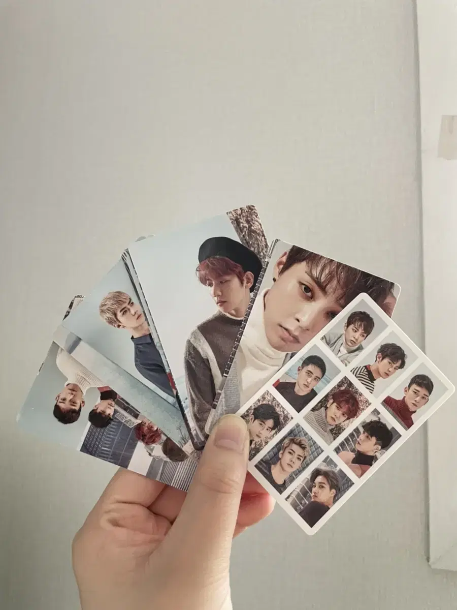 (Free Shipping)EXO EXO 2017 season's greetings Mini Calendar Photo Card