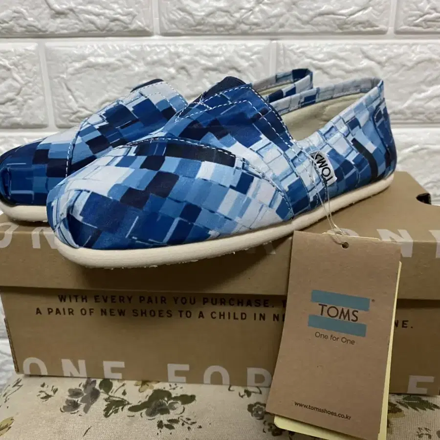 [정품_새 상품] TOMS 230 사이즈