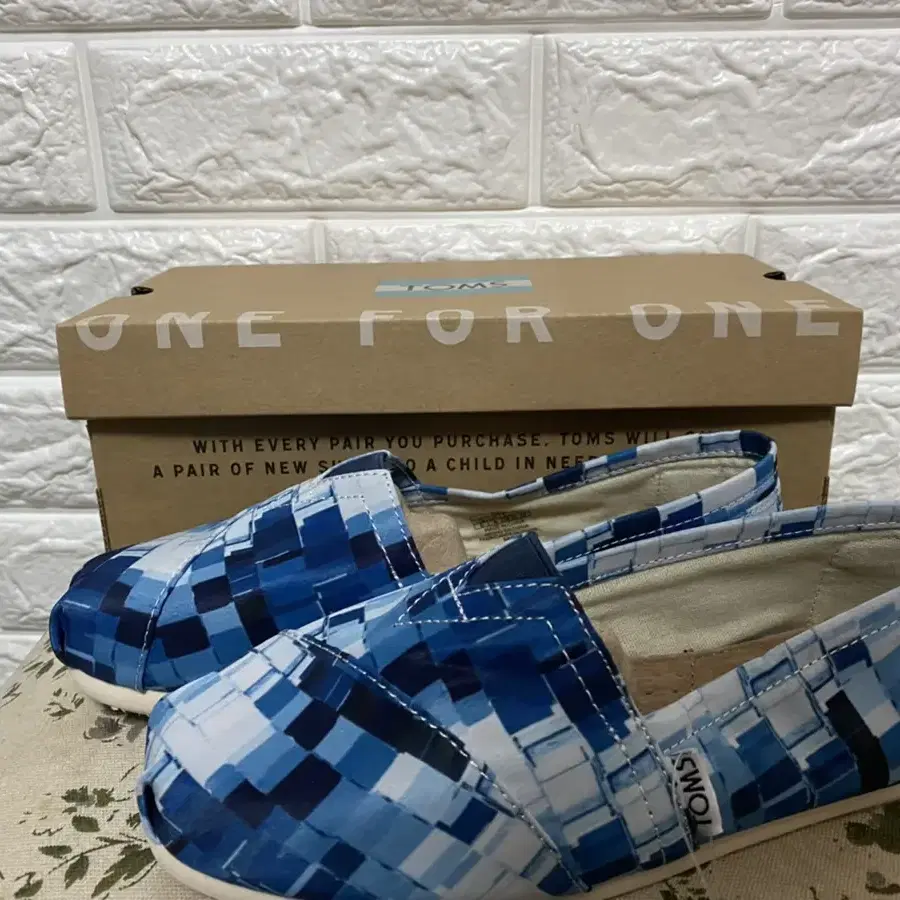 [정품_새 상품] TOMS 230 사이즈