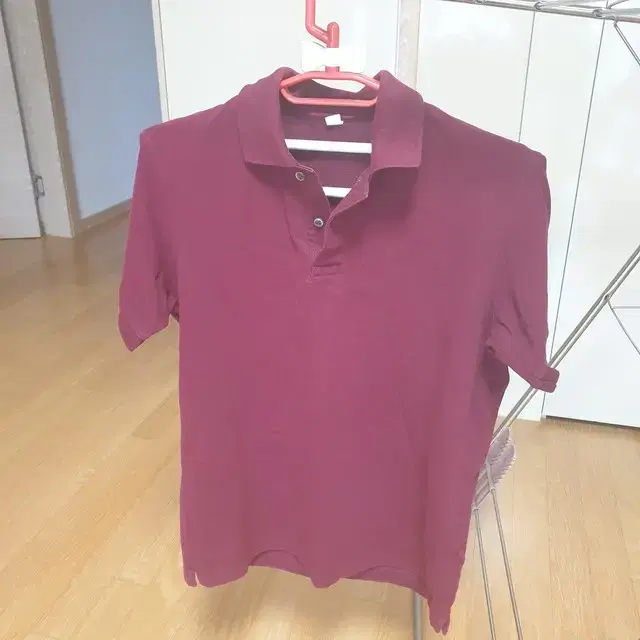 Uniqlo Short Sleeve Karati Burgundy