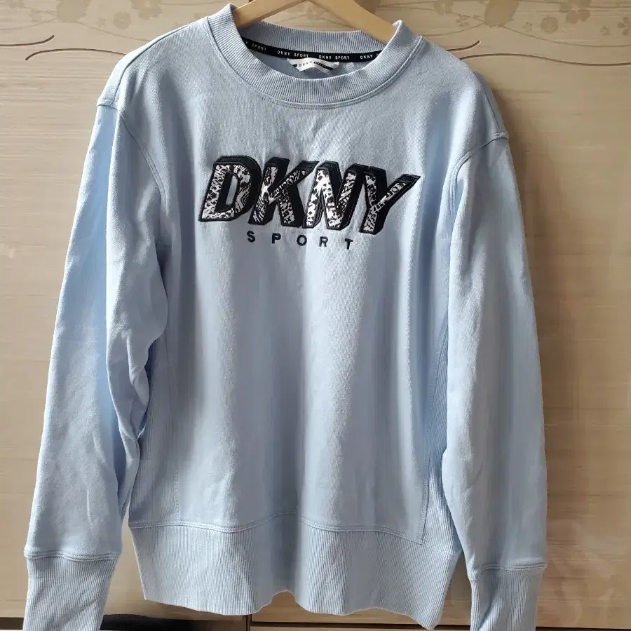 DKNY 티셔츠