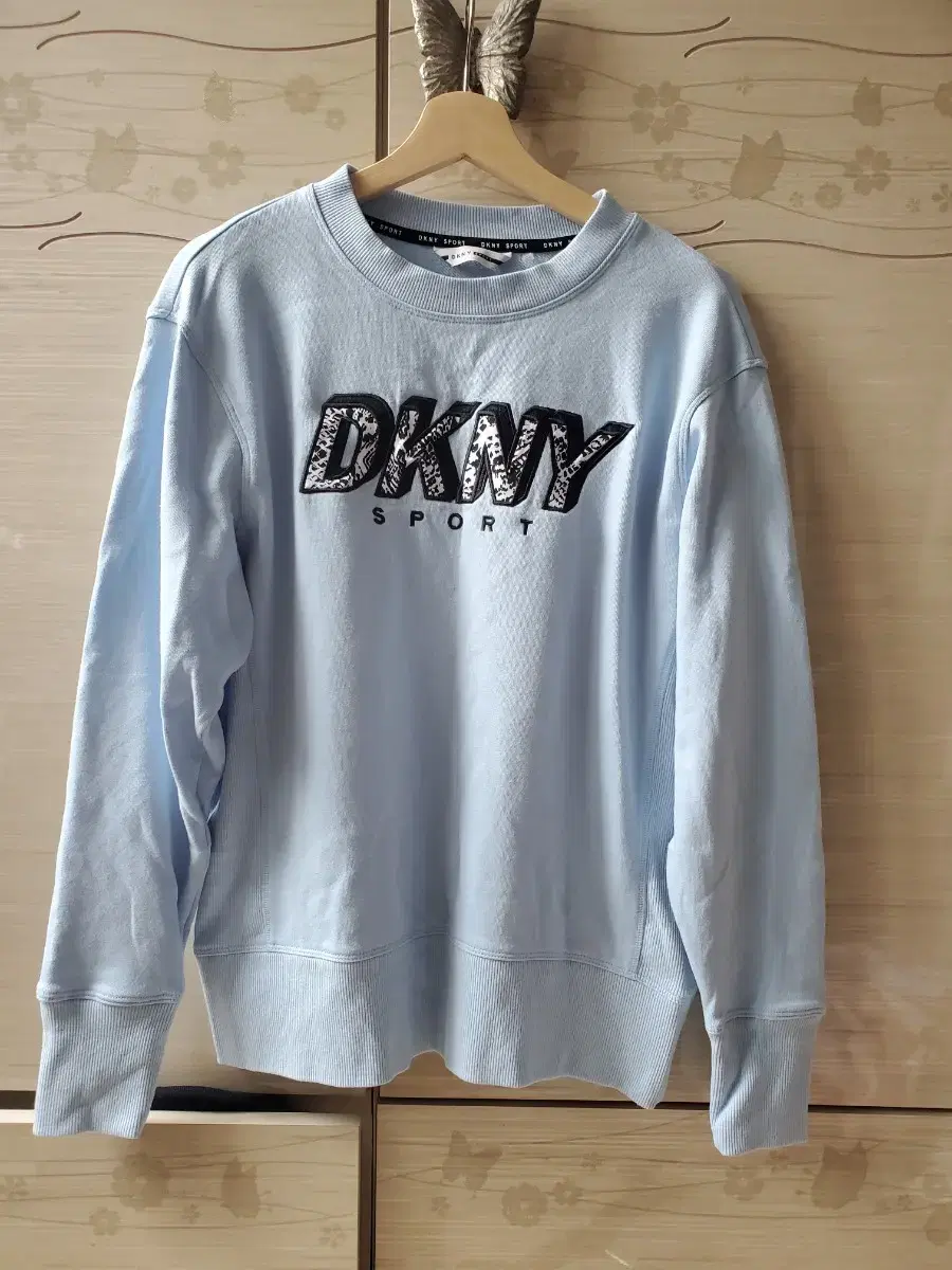 DKNY 티셔츠