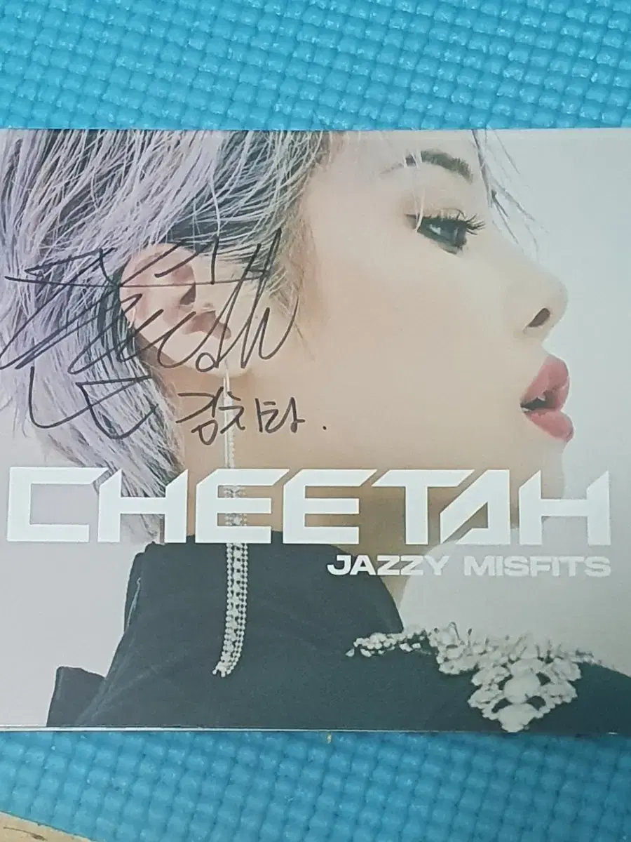 Cheetah autographed album BM