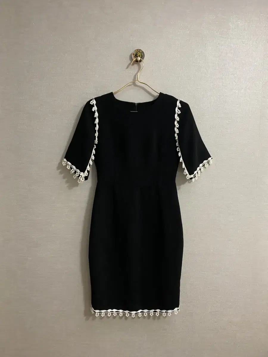 Luxury black pearl trim ONEPIECE 55