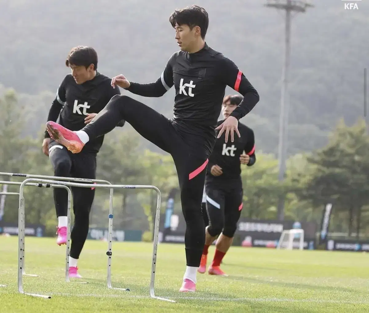 Sells technical pants for the South Korean national soccer team