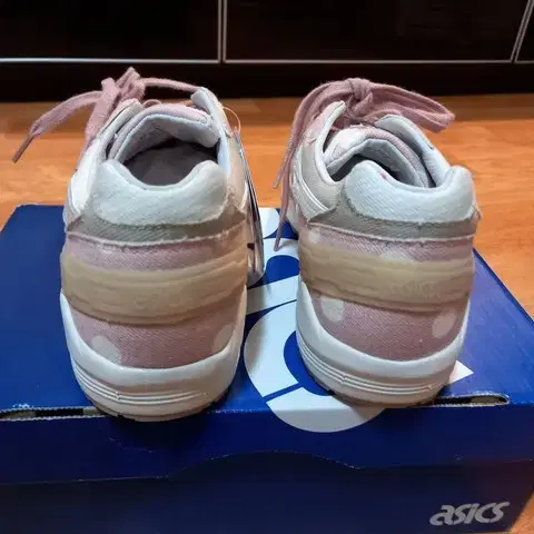 새상품  아식스 Asics 운동화. 사이즈 265