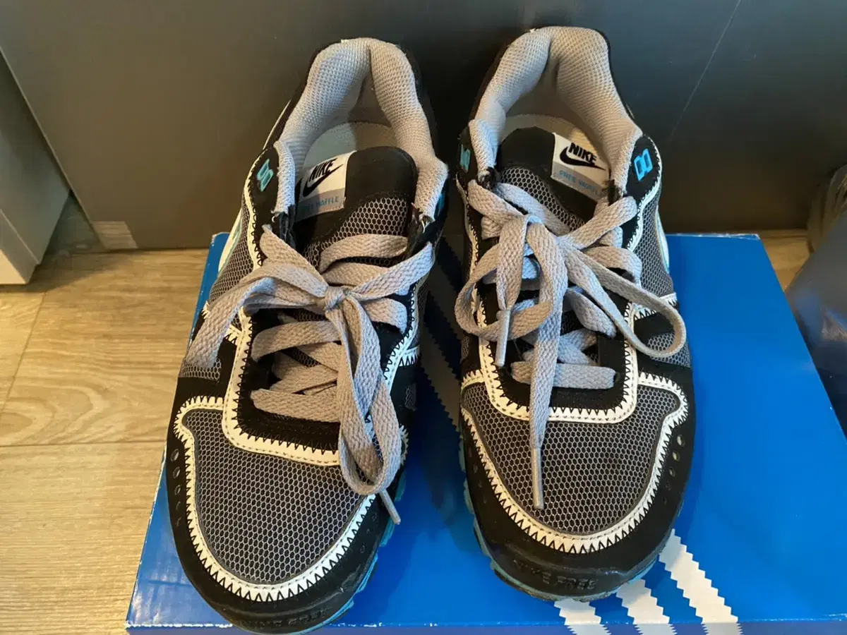 [Genuine] Nike Sneakers Size 220