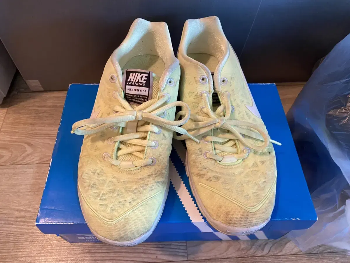 [Genuine] Nike 225 size sneakers (price reduced)