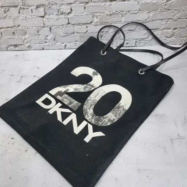 DKNY 20th 캔버스 토트백 가방