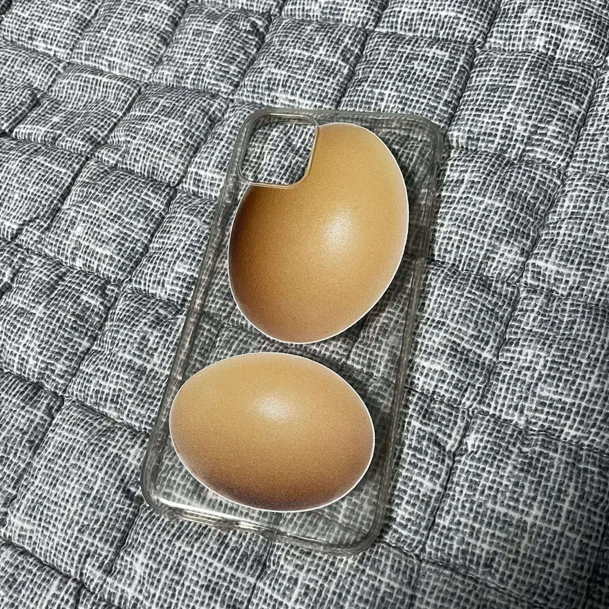 Attends Egg Case iPhone 11