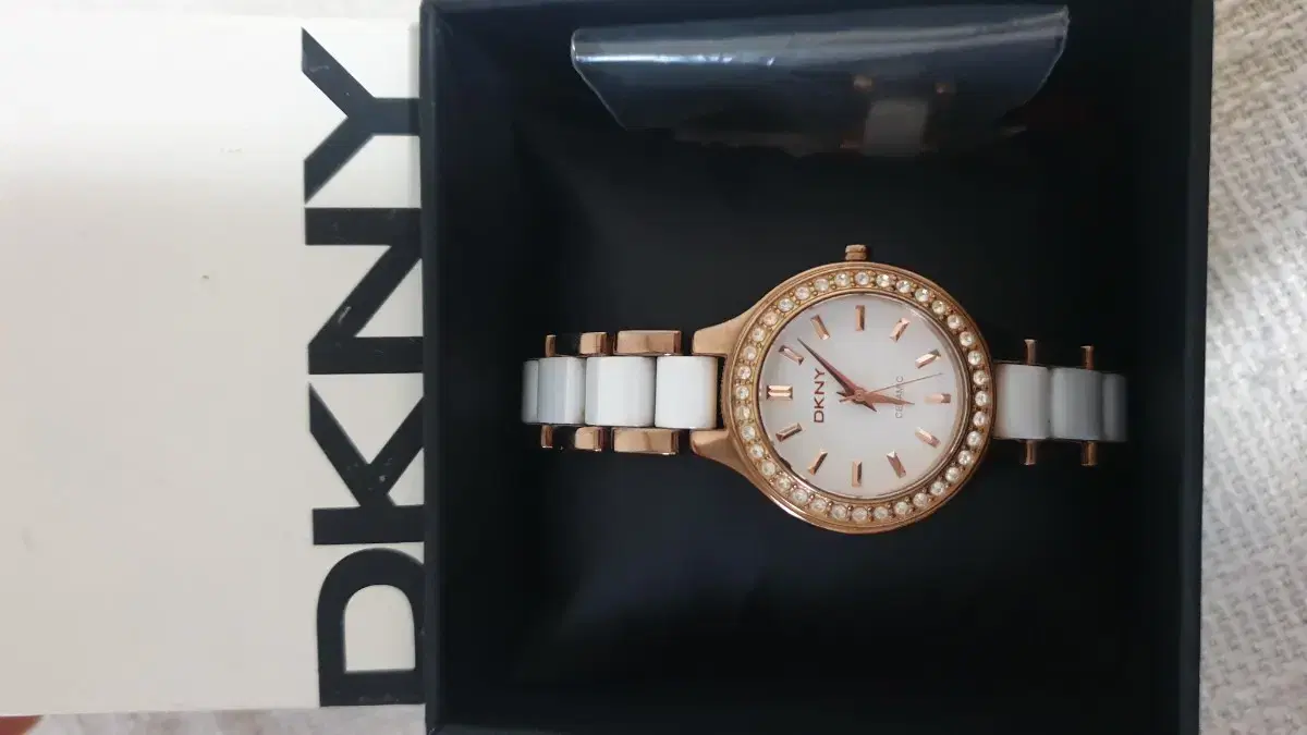 DKNY 세라믹 시계