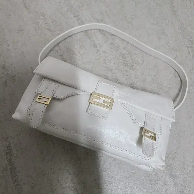 *Sale*정품 FENDI 레더숄더백