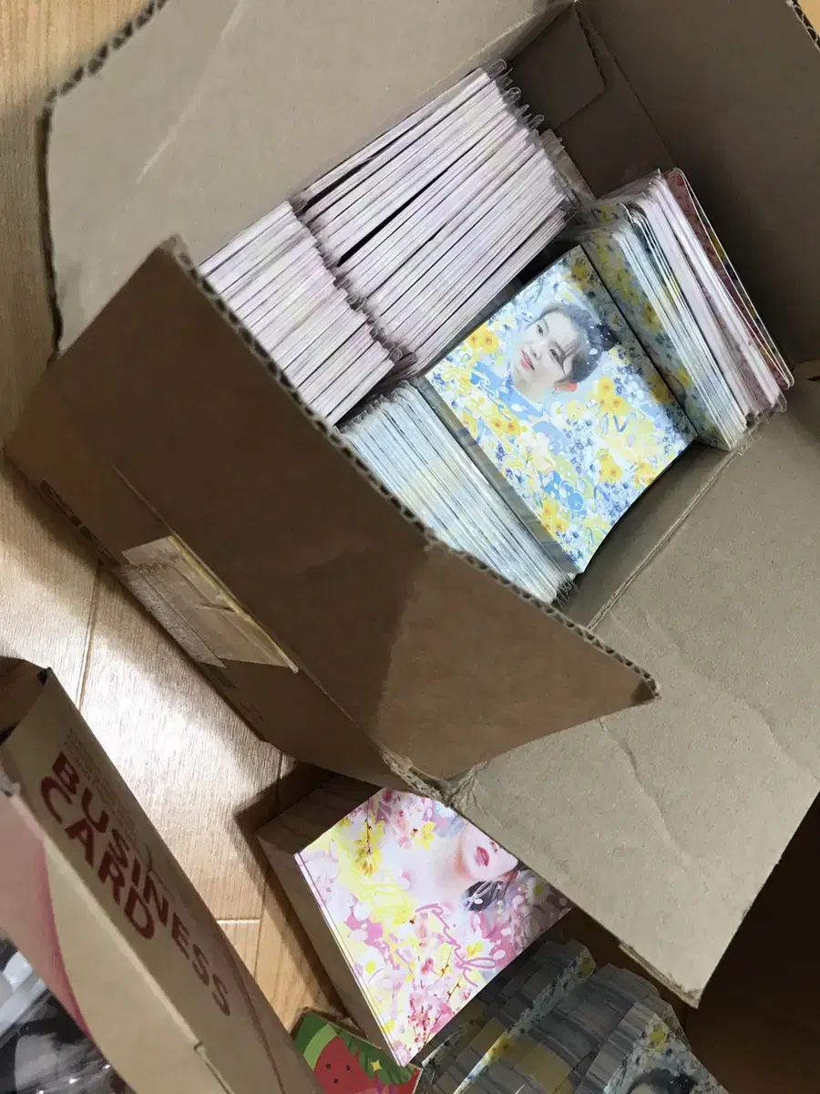 Red Velvet unofficial goods sells in huge quantities