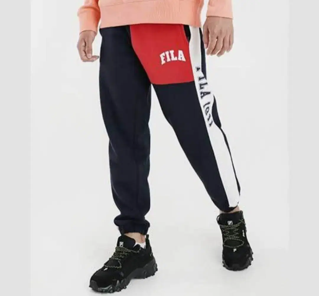 BTS 방탄소년단 휠라 FILA  슈가 Suga 윤기 착용 팬츠