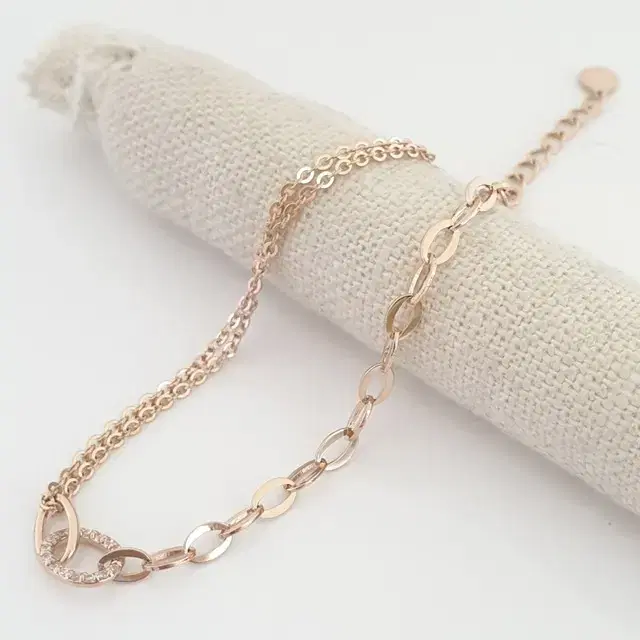 14K Cubic bracelet with chains in different shapes