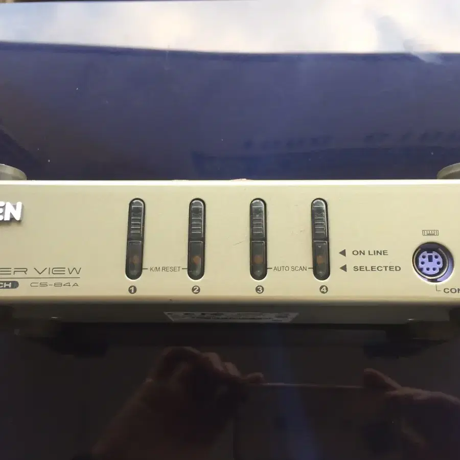  ATEN CS84A 4포트 PS/2 KVM 스위치 