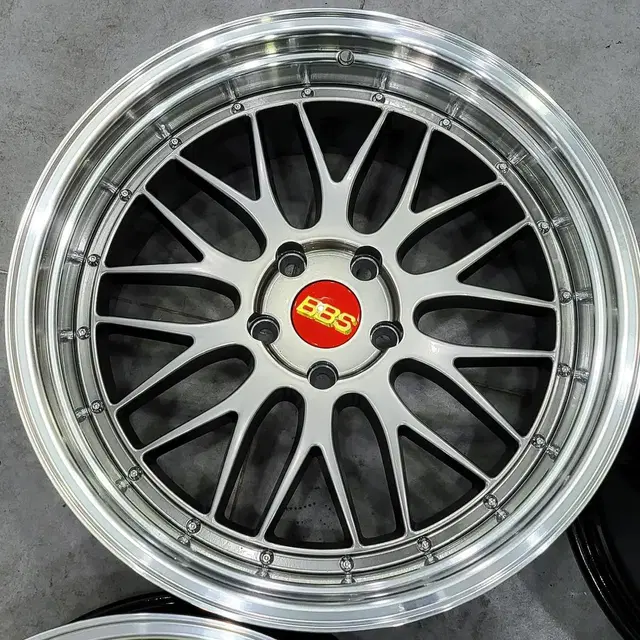 18인치 BBS LM.st 하이퍼블랙 신품휠 1대분