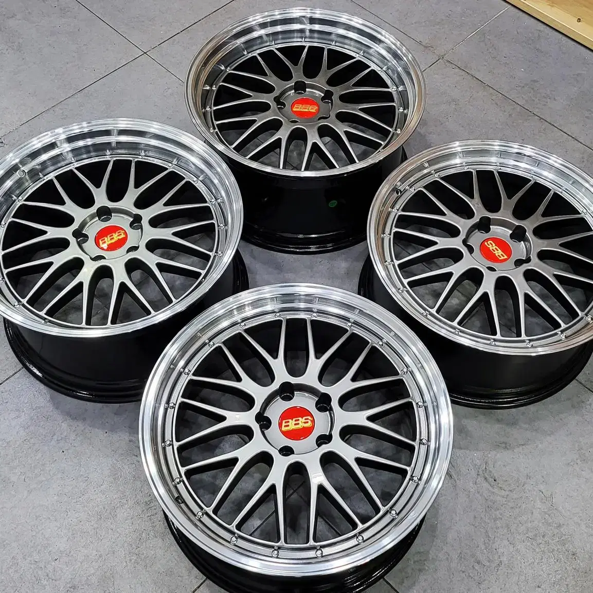 18인치 BBS LM.st 하이퍼블랙 신품휠 1대분